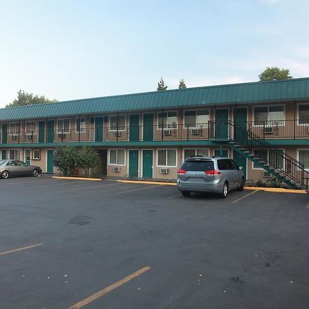 Executive Motel Юджийн Екстериор снимка