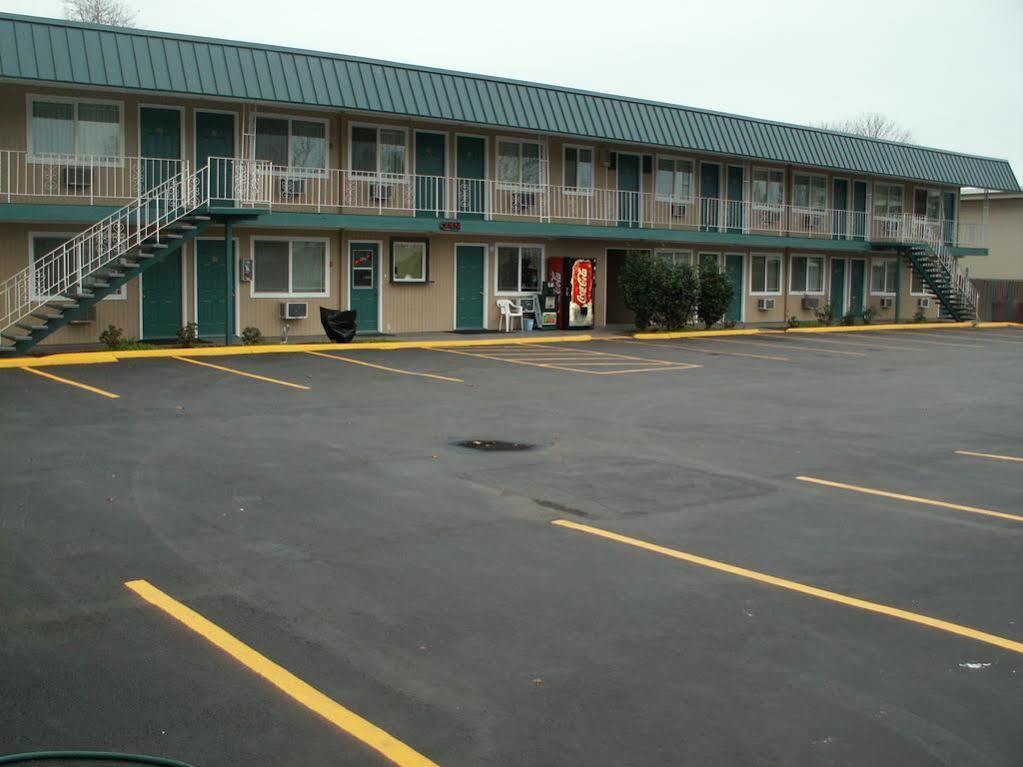 Executive Motel Юджийн Екстериор снимка